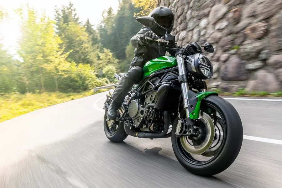 Мотоцикл Benelli 752 S зеленый